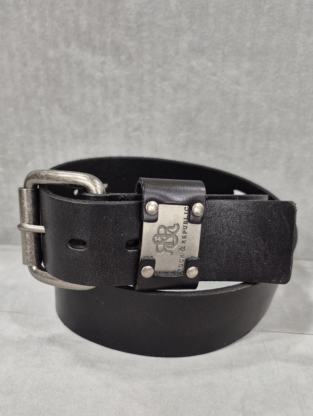 Rock & Republic Belt men's 30 black leather branded metal plate NEW with FLAWS